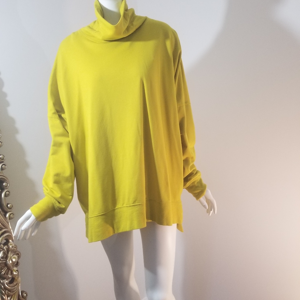 Ladies large(oversized)turtleneck sweat shirt